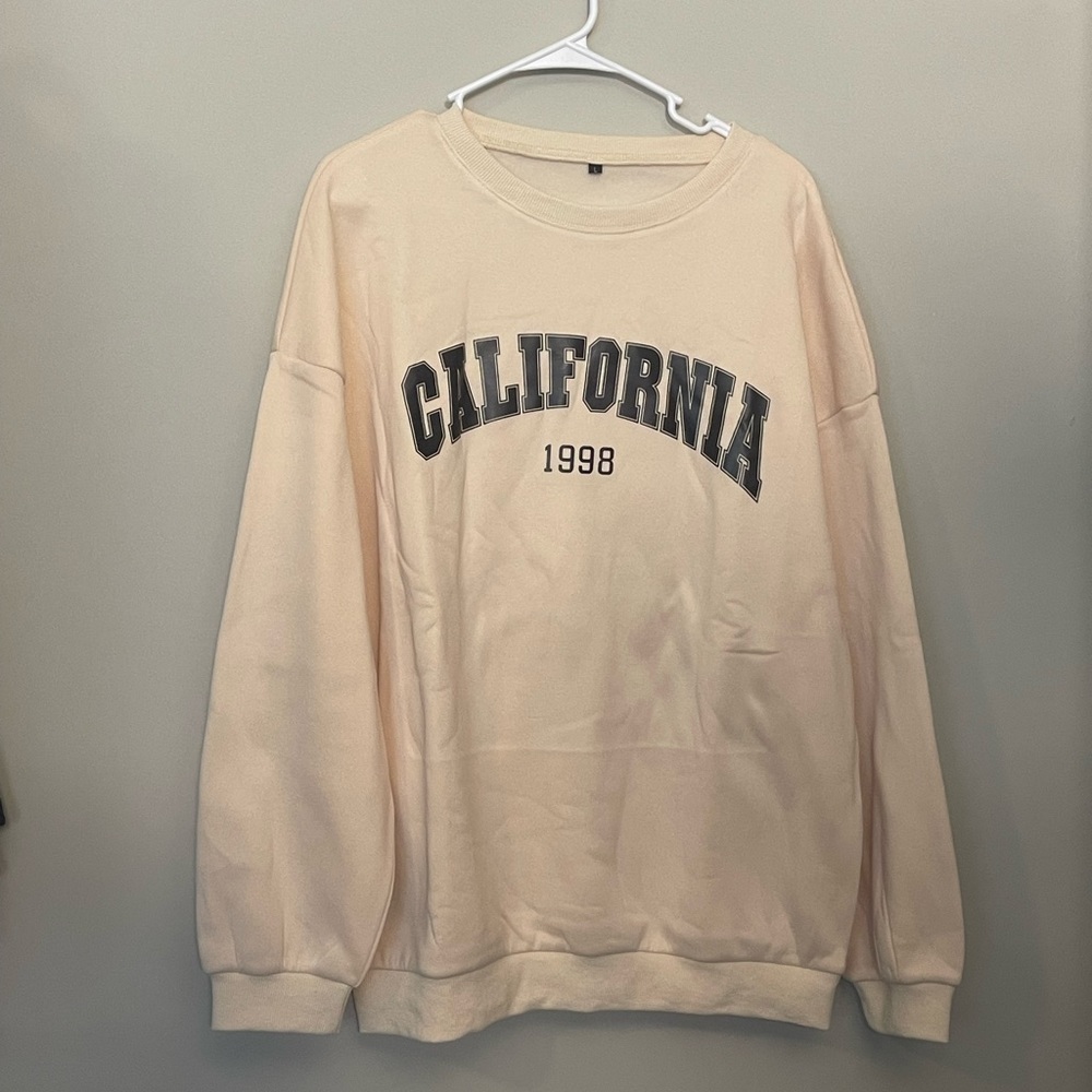 NWOT 🆕 California Graphic Oversized Sweatshirt